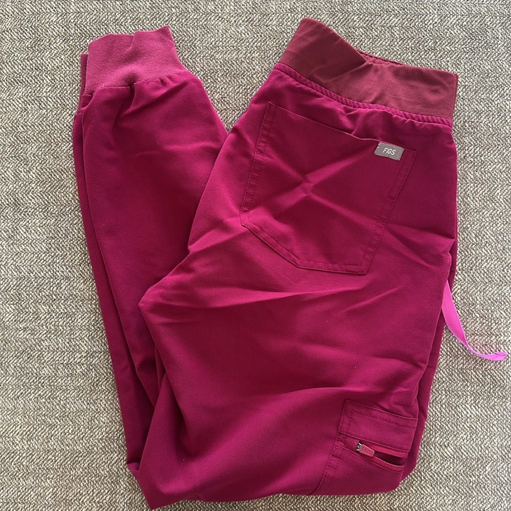 Magenta Petite Zamora Jogger Scrub Pants - Picture 3 of 5